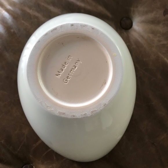 Retro-Modern Look Bowl - Picture 2 of 6